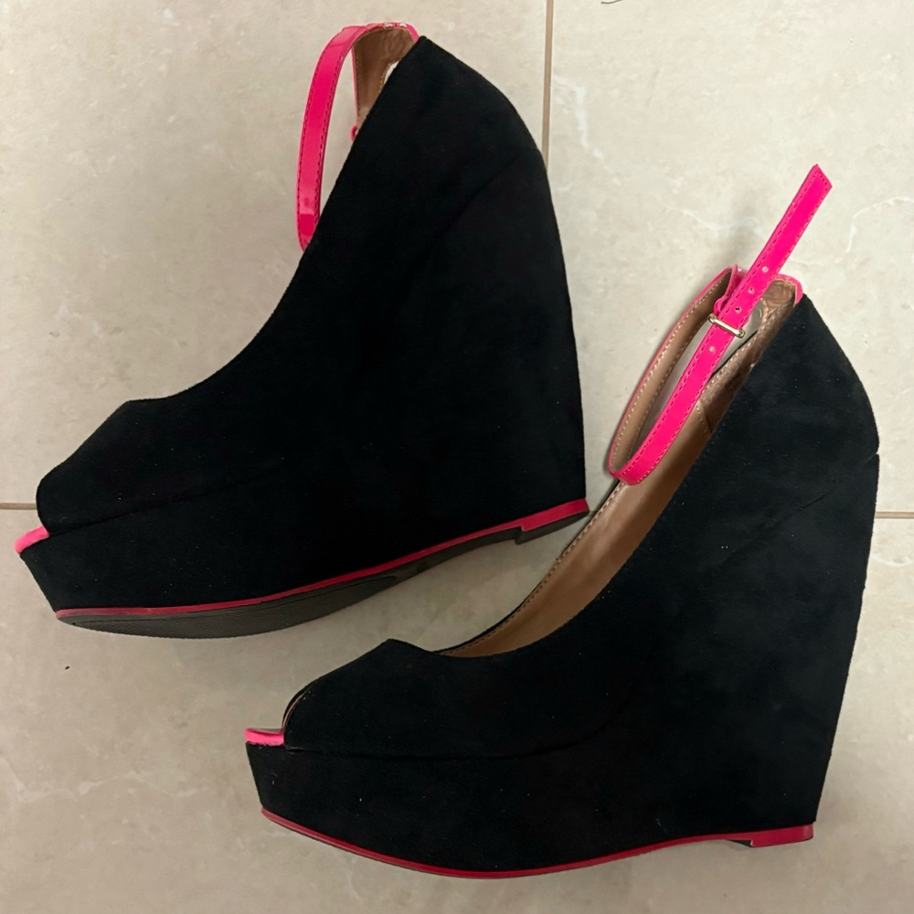 Black and Hot Pink Opened Toe Wedges